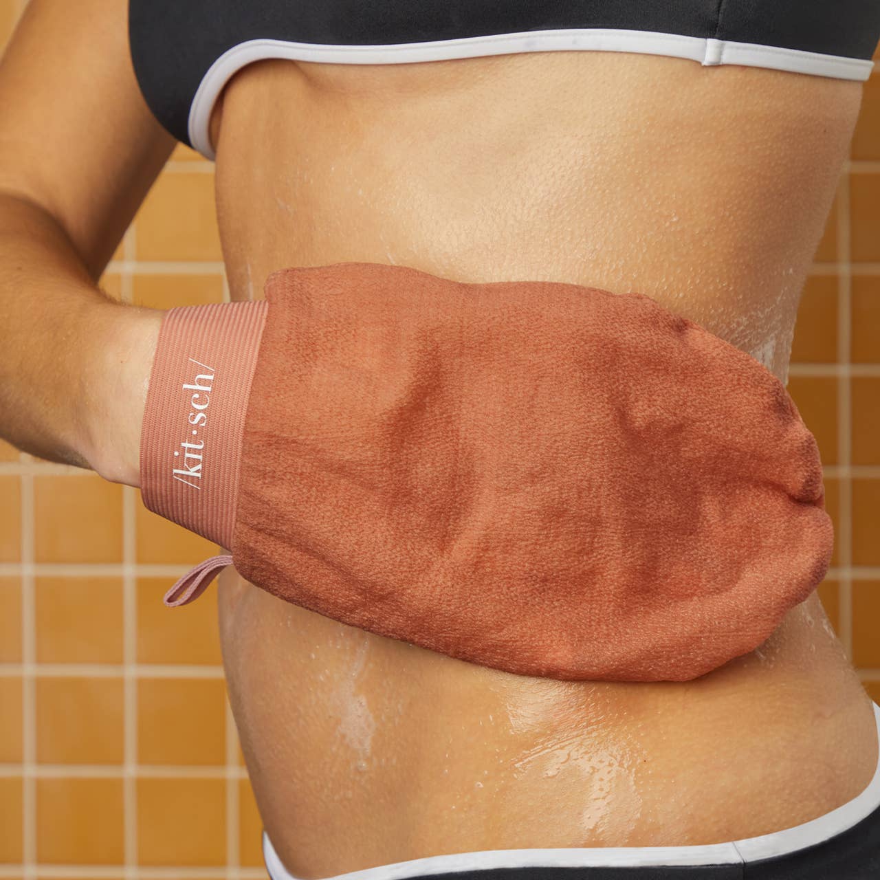 Kitsch - Set de 2 Guantes Exfoliantes Negro & Terracota | Exfolia y Elimina las Células Muertas