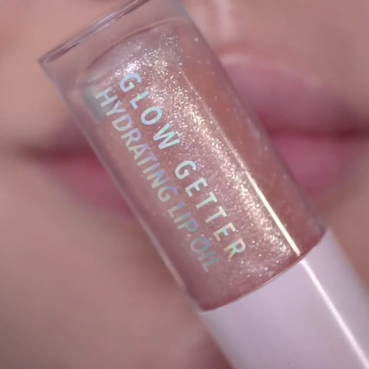 Load video: Glow Getter Lip Oil (009, Bubble Pink)